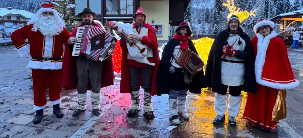 Babbo e Babba Natale a Pejo Cogolo – corteo
